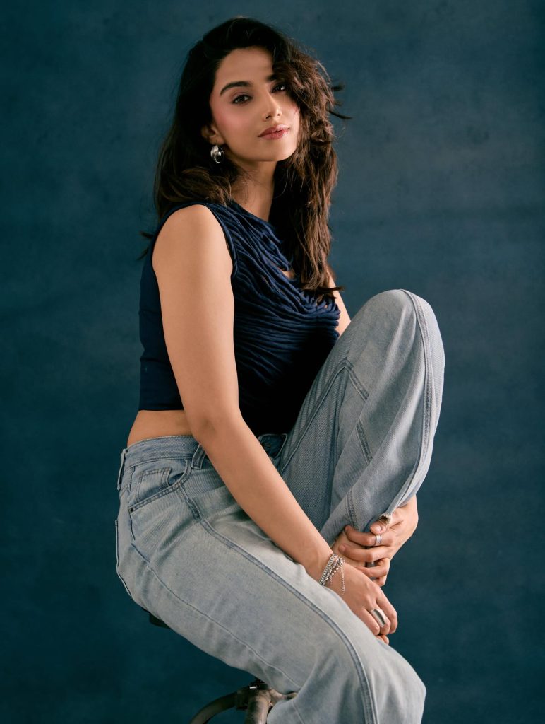 meenakshichaudhary photos